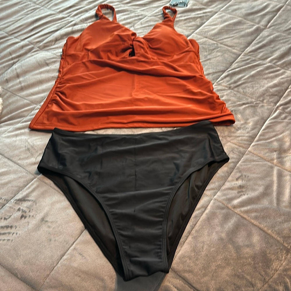 Women’s tankini bathing suit